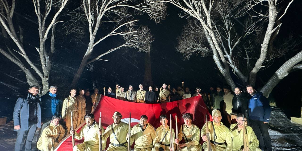 Sarıkamış Harekatı'nın 109'uncu Yılı Anma Etkinliklerinde Öğrenciler Eksi 10 Derecede 'Saygı Nöbeti' Tuttu