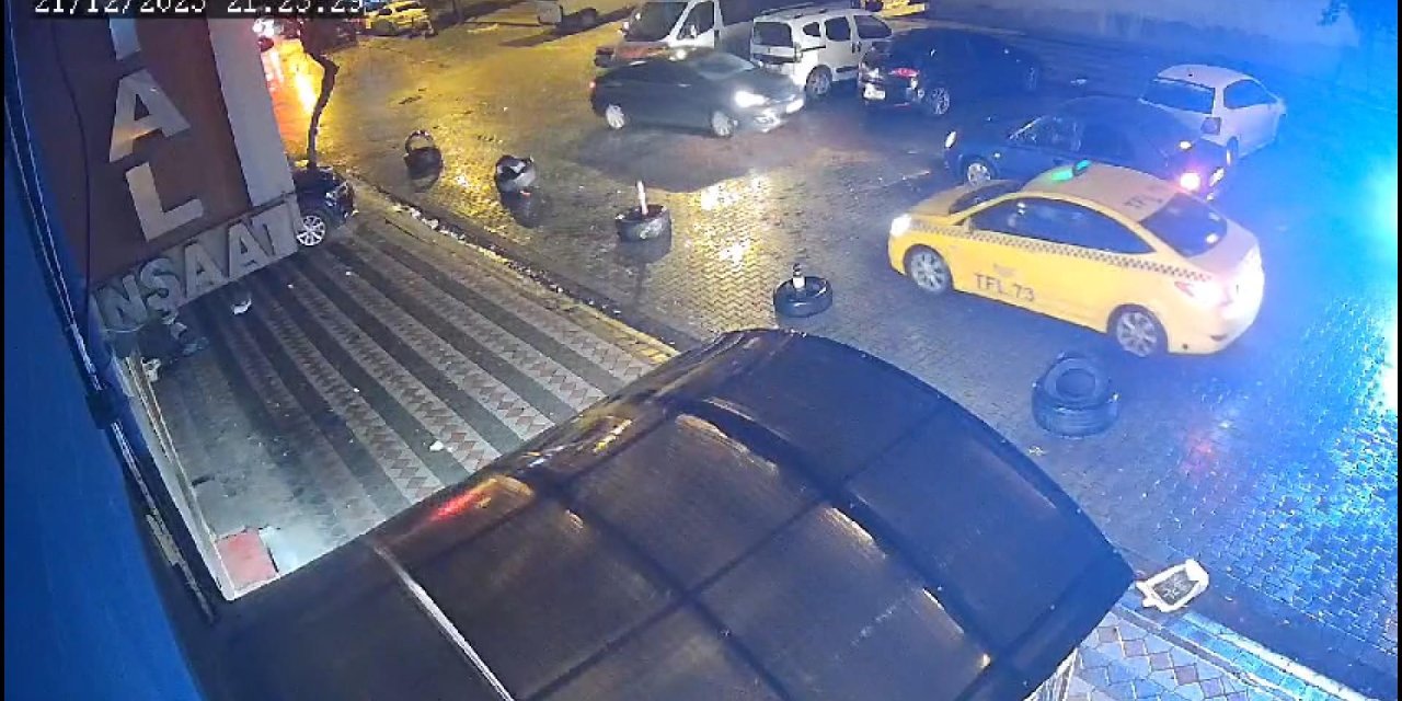 Sultangazi'de Bir Kişinin Öldüğü Silahlı Saldırı Anı Kameraya Yansıdı
