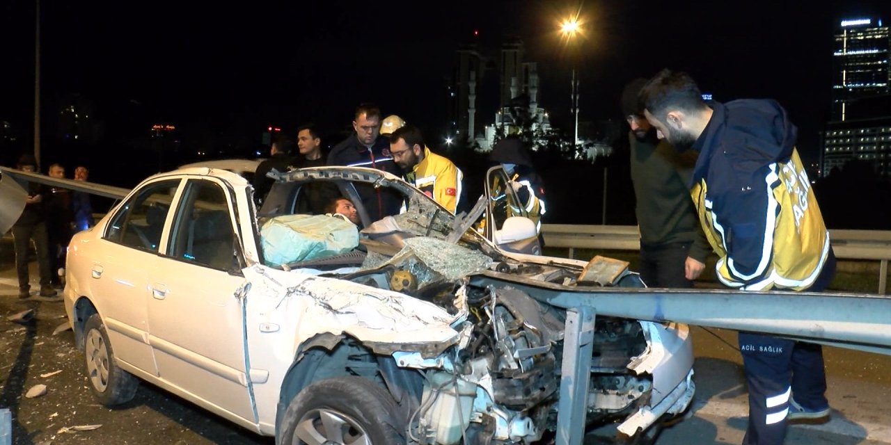 Ataşehir'de Bariyerler Otomobile Ok Gibi Saplandı: 1 Yaralı