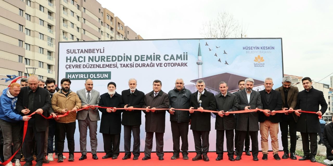 Sultanbeyli Hacı Nureddin Demir Camii İbadete Açıldı