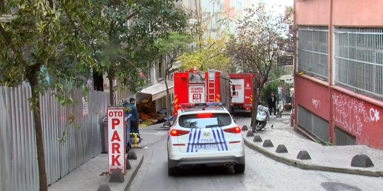 Beyoğlu'nda Apart Otelde Yangın