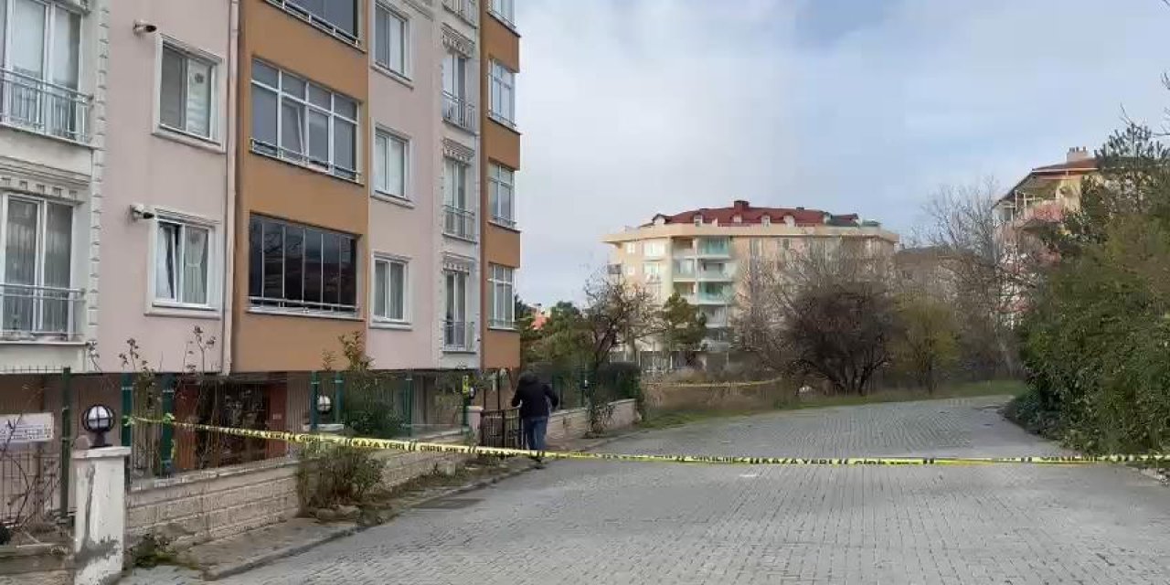Büyükçekmece'de Bir Binanın Önünde El Bombası Bulundu - 1
