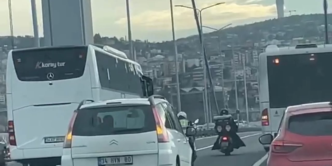 Fırtınada Köprüyü Geçmeye Çalışan Motosikletlilere Kalkan Oldular