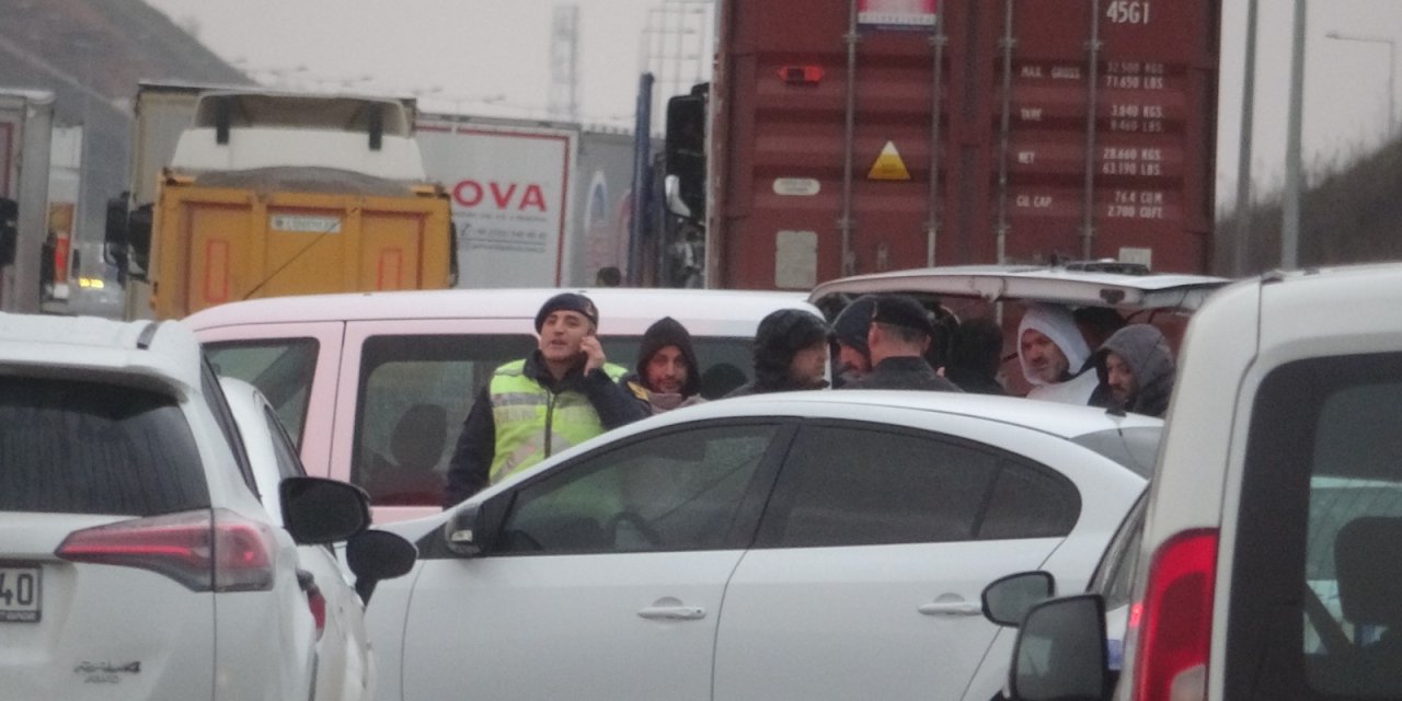 Kuzey Marmara Otoyolu'nda Tır Sürücüsünü Rehin Aldı, Ekiplere Ateş Açtı