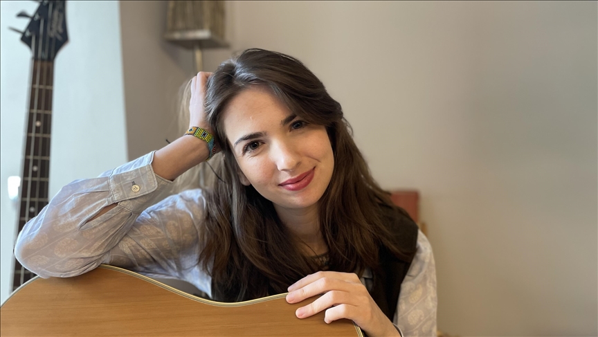 Müzisyen Maya Perest: Beni biraz hayalperest biraz şair ruhlu bir sanatçı olarak tanımlayabilirsiniz