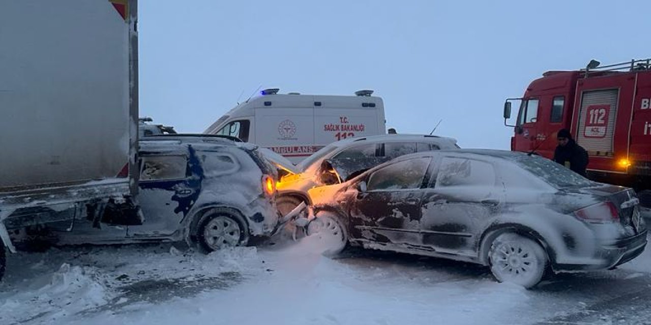 Iğdır'a İlk Kar Yağdı, Ardahan Beyaza Büründü, Kars'ta Yollar Kapandı