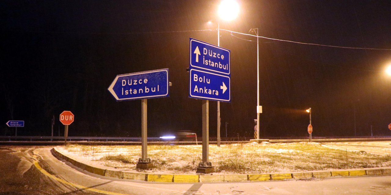 Bolu Dağı'nda Kar Başladı, Karayolları Ekipleri Çalışma Başlattı