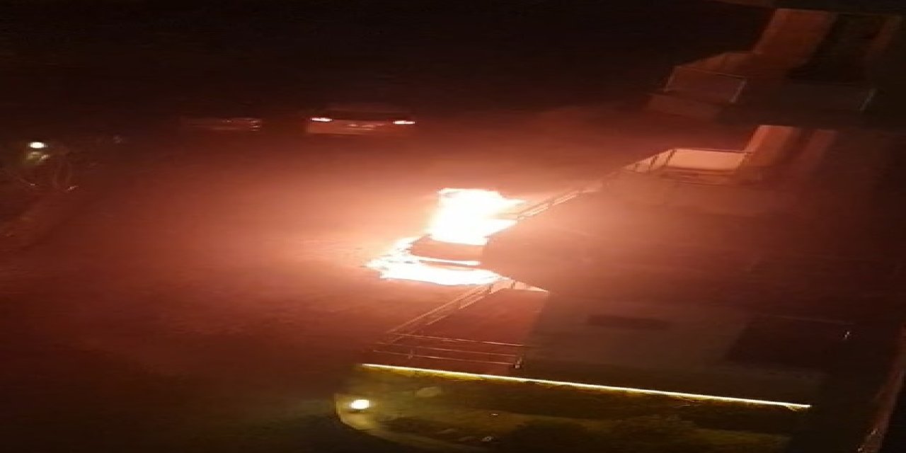 Düzce Belediye Başkanı Özlü'nün Park Halindeki Otomobili Alev Alev Yandı