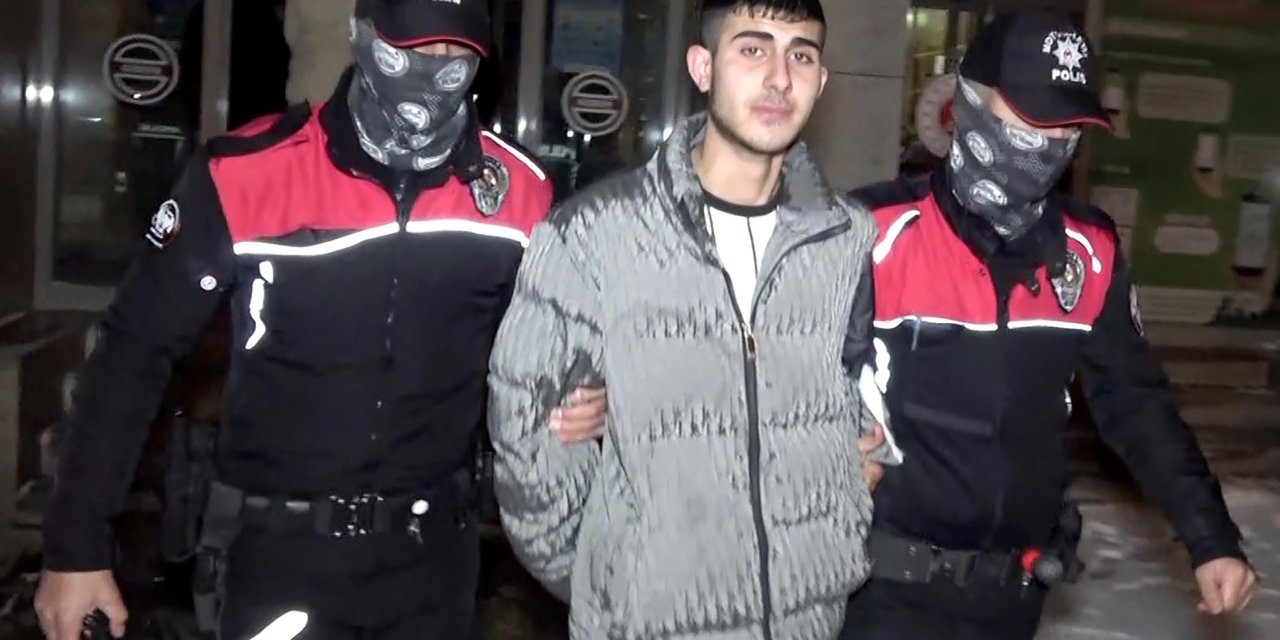 Eski Arkadaşını 9 Bıçak Darbesiyle Öldürdü, 'Amacım Öldürmek Değil, Yaralamaktı' Dedi