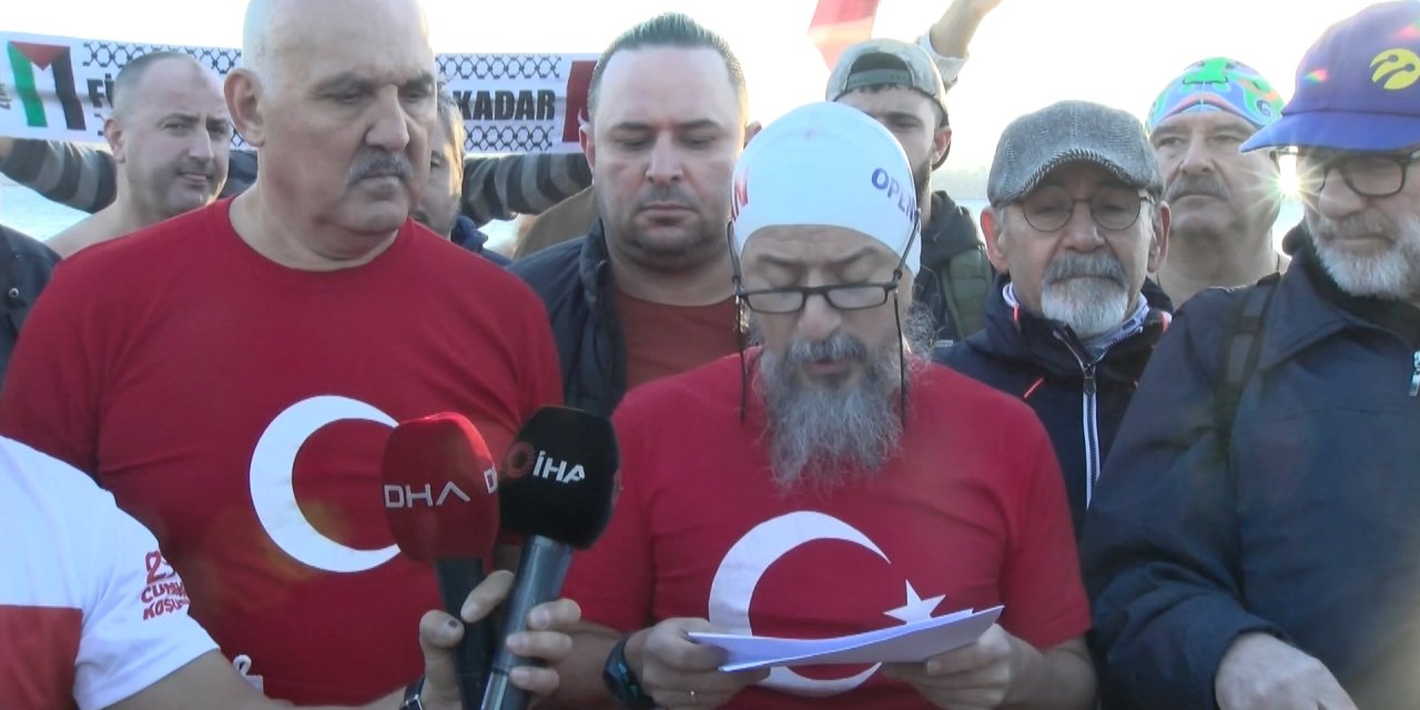 'Sarayburnu Fatihleri' Gazze'de Yaşananlara Dikkat Çekmek İçin Yüzdü