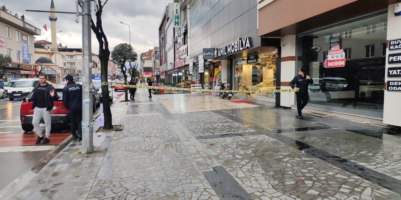 Telefonda Tartıştığı Dünürünün Dükkanını Basıp, 5 El Ateş Açtı