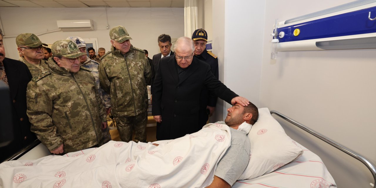 Bakan Güler, Şırnak'ta Yaralı Askerleri Ziyaret Etti