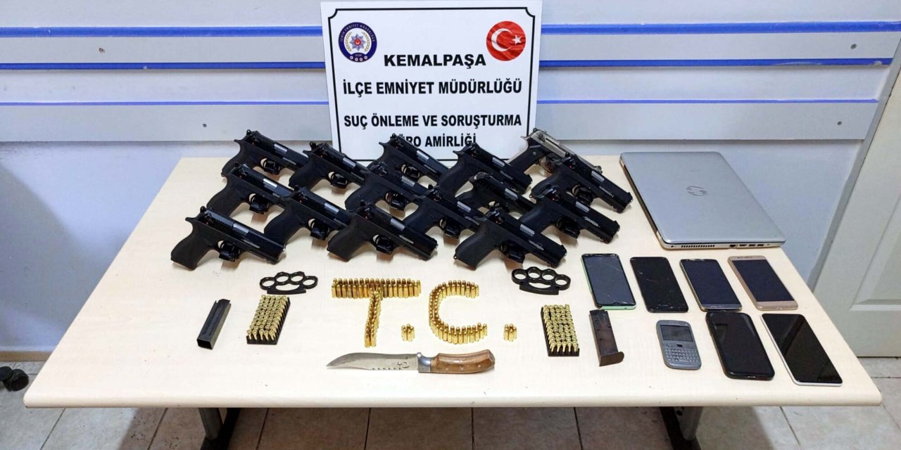 İzmir'de Silah Ticareti Yapan Çete Çökertildi: 2 Tutuklama