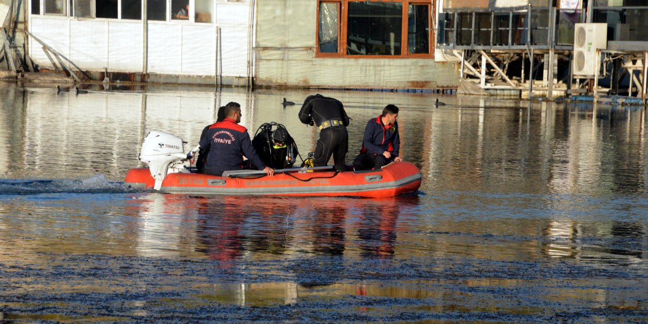 Ceyhan Nehri'ne Düşen Çocuğu Arama Çalışmaları Yeniden Başladı