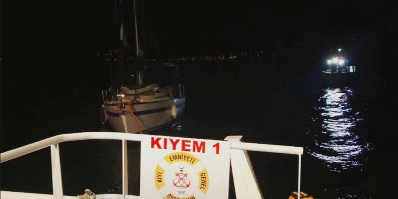 Çanakkale Boğazı'nda Sürüklenen Yelkenli Eceabat'a Çekildi