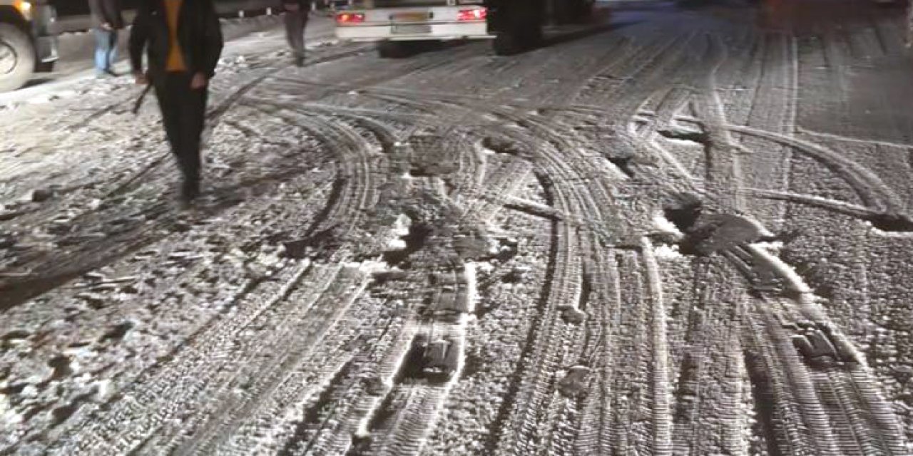 Van'da 451 Yerleşim Yerinin Yolu Kardan Kapandı (2)