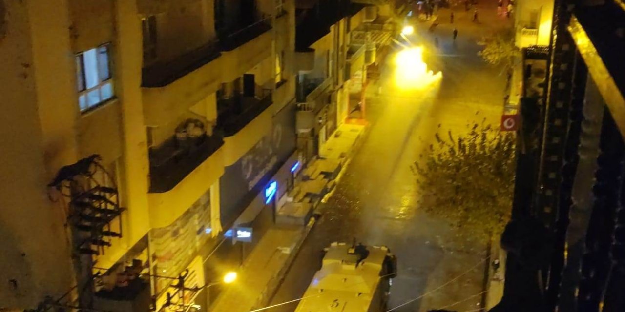 Derbi Sonrası Yol Kapatan Gruba Polis Müdahale Etti