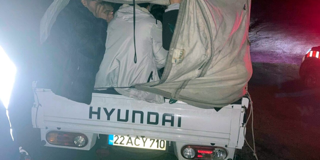 Çanakkale'de Kamyonette 31 Kaçak Göçmen Yakalandı