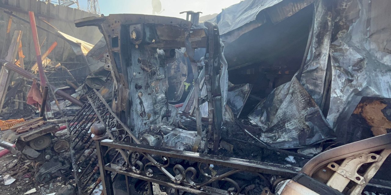 Bursa'da Otomotiv Yedek Parça Satışı Yapılan İş Yeri Yandı