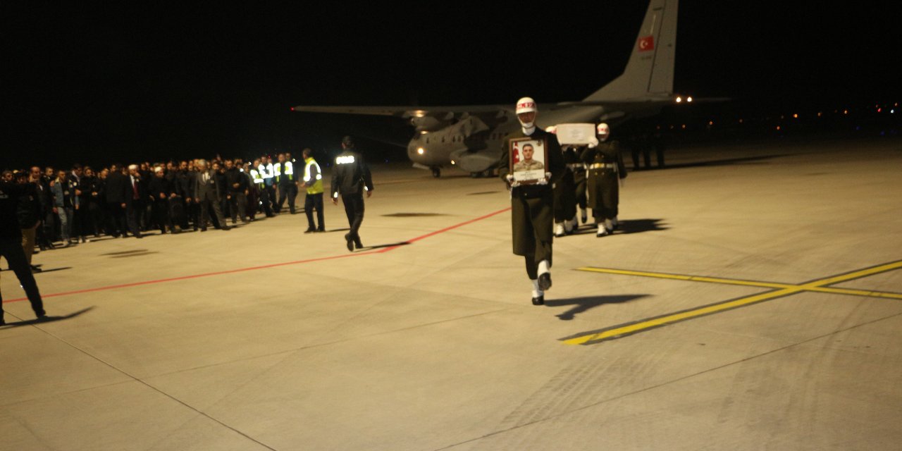 Pençe-kilit Şehitleri, Hakkari'deki Törenin Ardından Memleketlerine Uğurlandı (4)