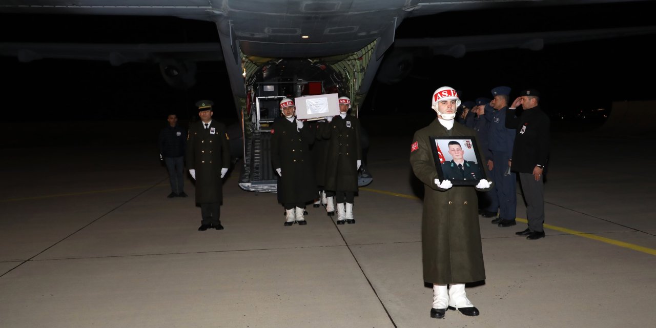 Pençe-kilit Şehitleri, Hakkari'deki Törenin Ardından Memleketlerine Uğurlandı (5)