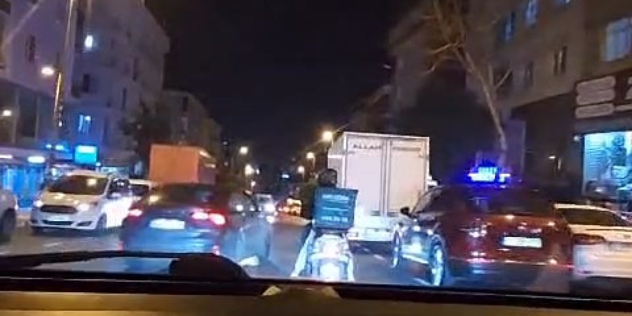 Esenyurt'ta Kuryeye Defalarca Yumruk