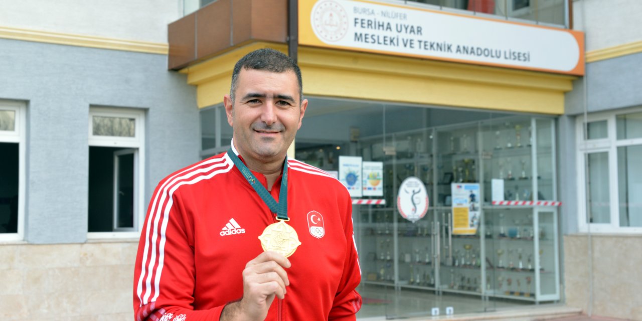 Beden Eğitimi Öğretmeni Milli Atıcı, Spor Hayatına 33 Madalya Sığdırdı