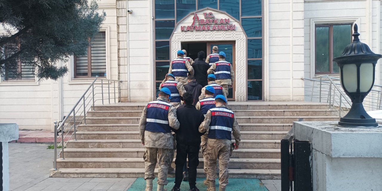 Siirt'te 11 Düzensiz Göçmen Yakalandı, 5 Organizatör Tutuklandı
