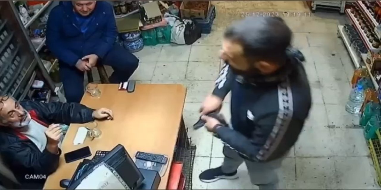 Tabanca Gösterip, Masadaki Paketten 2 Sigara Alıp Kaçtı, Tutuklandı