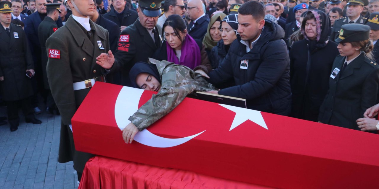 Şehit Serinkan, Son Yolculuğuna Uğurlandı; Eşi İle Kardeşi Askeri Üniforma Giydi