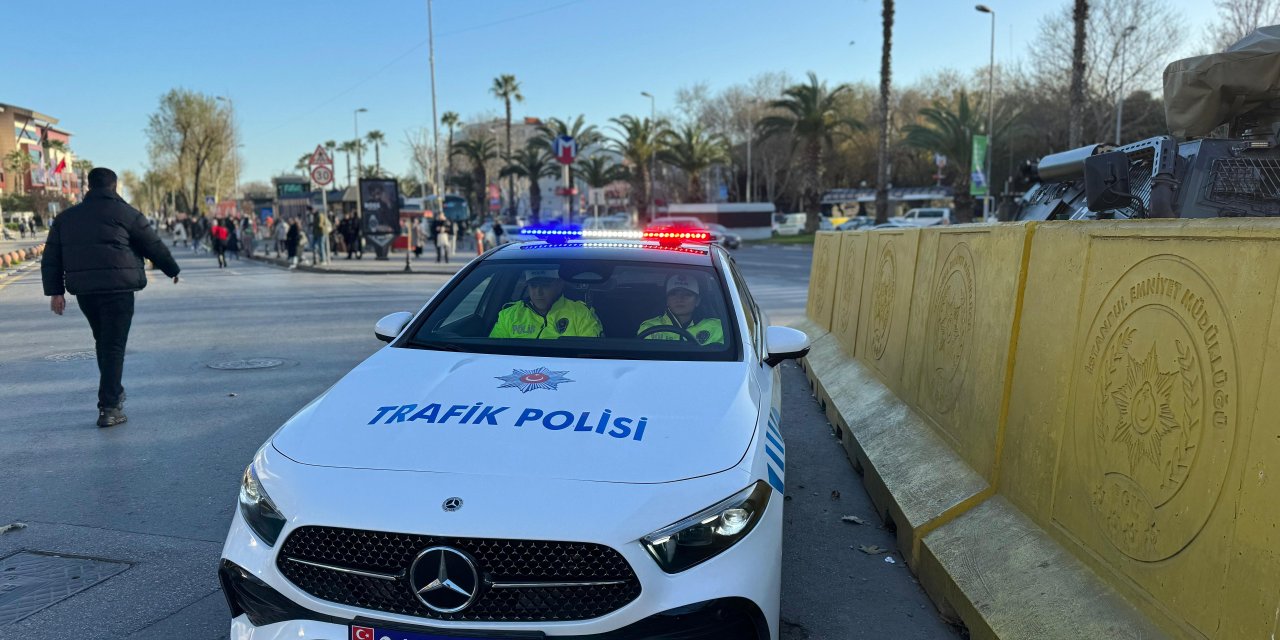 Suç Örgütlerinden El Konularak Polise Verilen Araçlar İstanbul Sokaklarında - 1