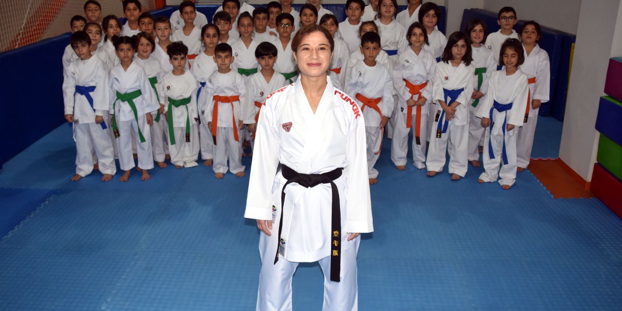 Babası 'Eğlensin' Diye Salona Götürüyordu, Şimdi Karateci Kızlar Yetiştiriyor