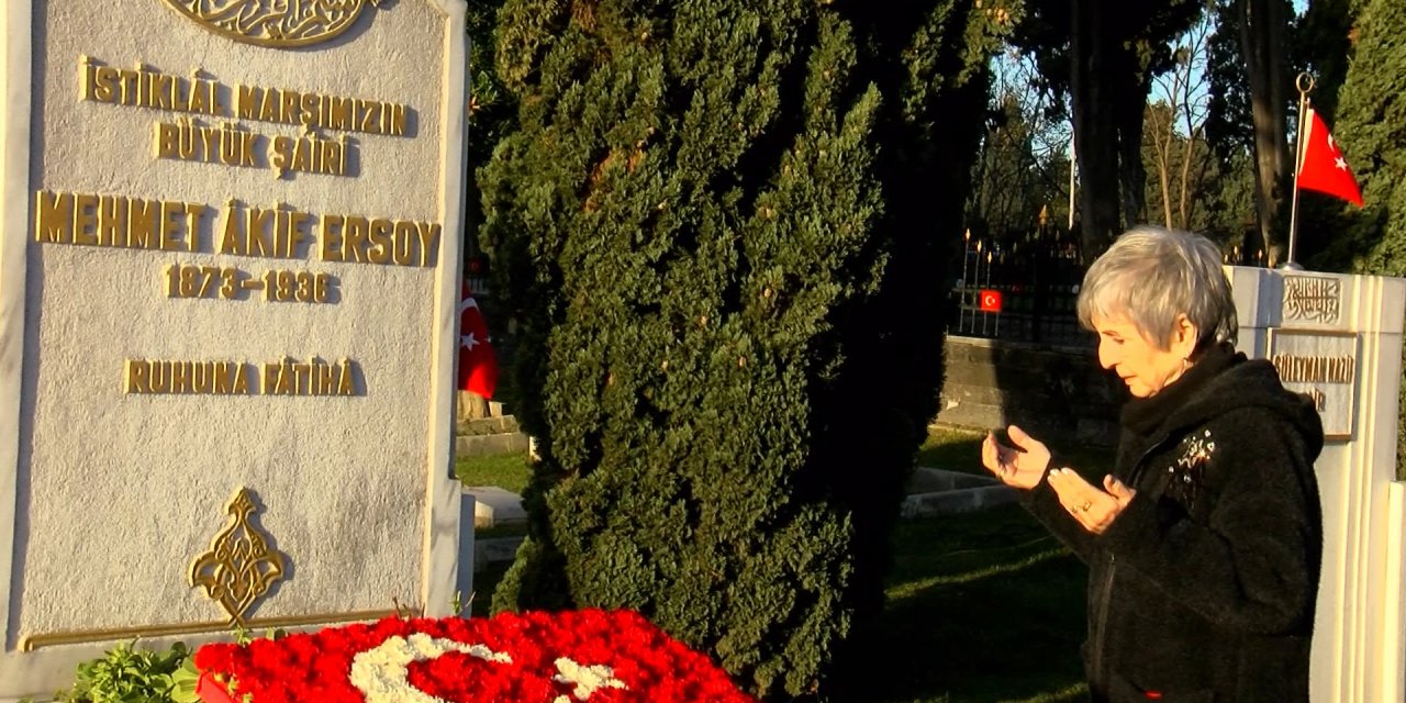 Şair Mehmet Akif Ersoy Mezarı Başında Anıldı