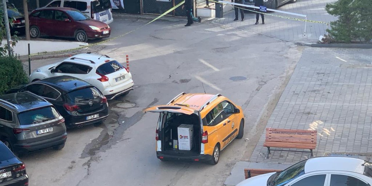 Adana Valiliği Yakınında 'Taksideki Kutu' Alarmı; Kontrollü Olarak Patlatıldı