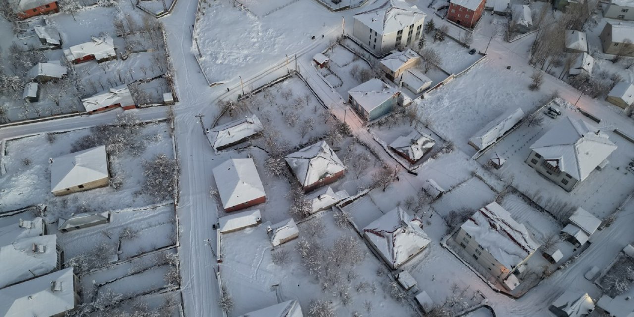 Karlıova’da Kardan Kapanan 40 Köy Ve 6 Mahalle Yolu Açıldı