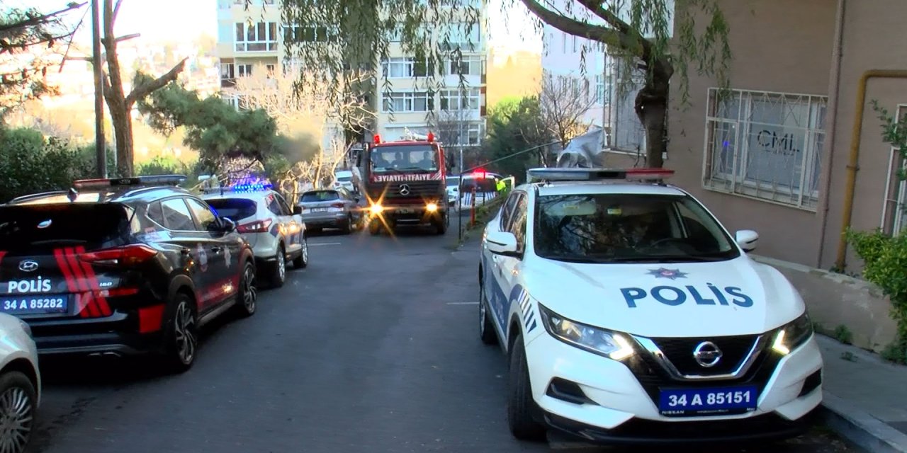 Beşiktaş'ta Fren Yerine Gaza Bastı; Apartman Boşluğuna Düştü