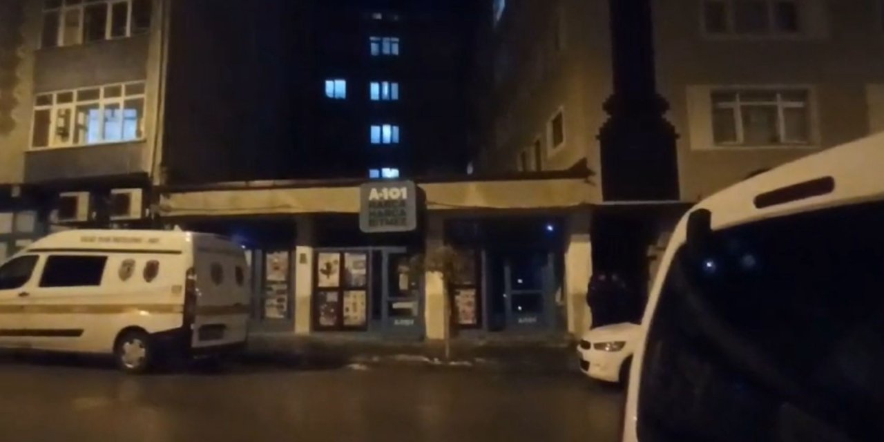 Aşçı, Eski İş Arkadaşı Kadını Boğarak Öldürüp, Teslim Oldu