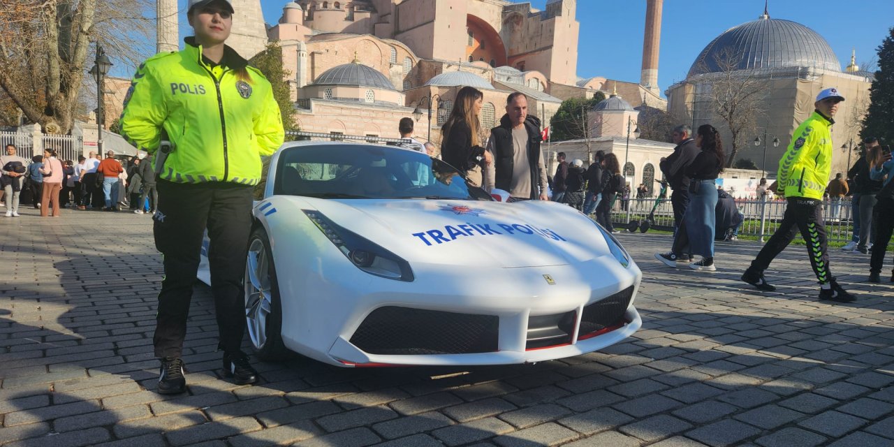 Trafik Polislerinin Hizmetine Verilen Ferrari İstanbul Sokaklarına Çıktı