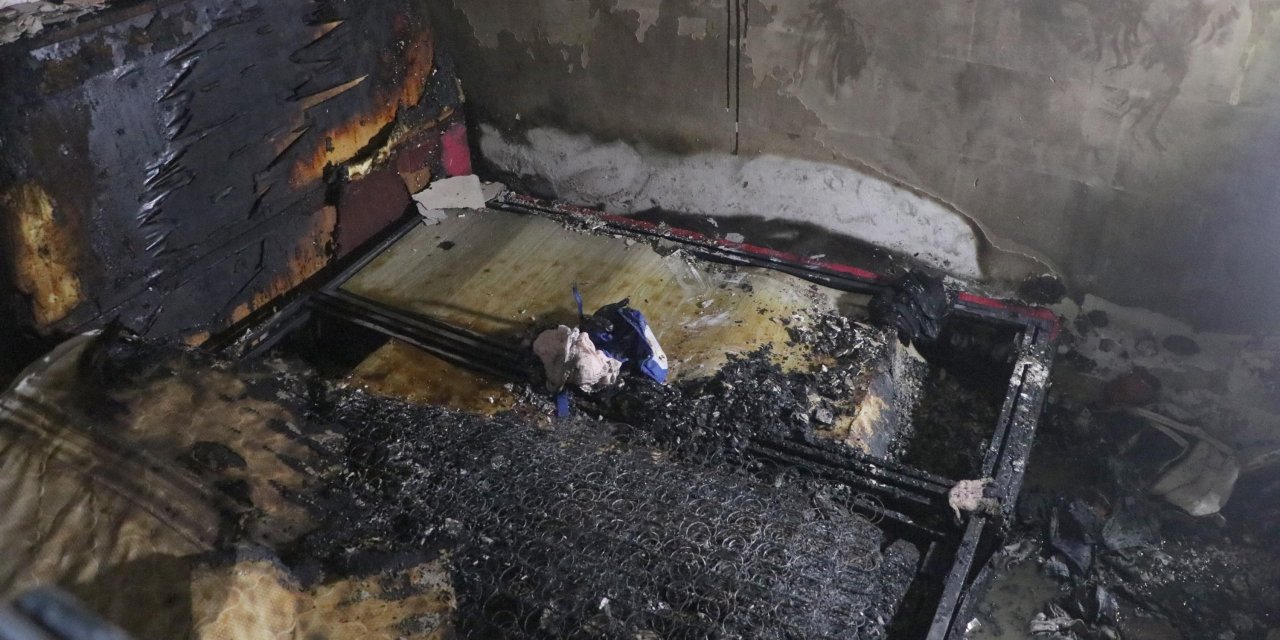 Elektrikli Battaniyeden Çıkan Yangında Bebek Öldü, Kardeşi İle Annesi Yaralandı