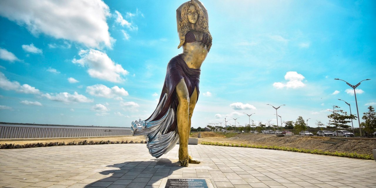 Shakira’nın Bronz Heykeli Dikildi