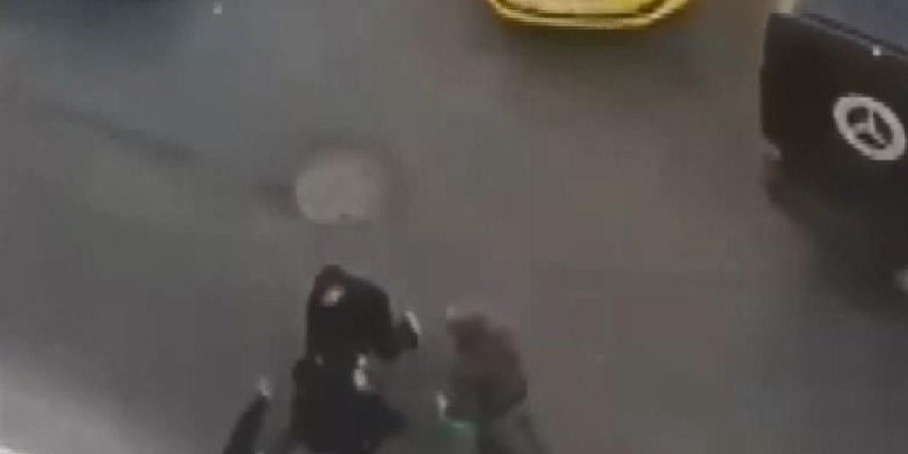 Fatih'te Yol Verme Tartışmasında Taksi Şoförünü Darbettiler