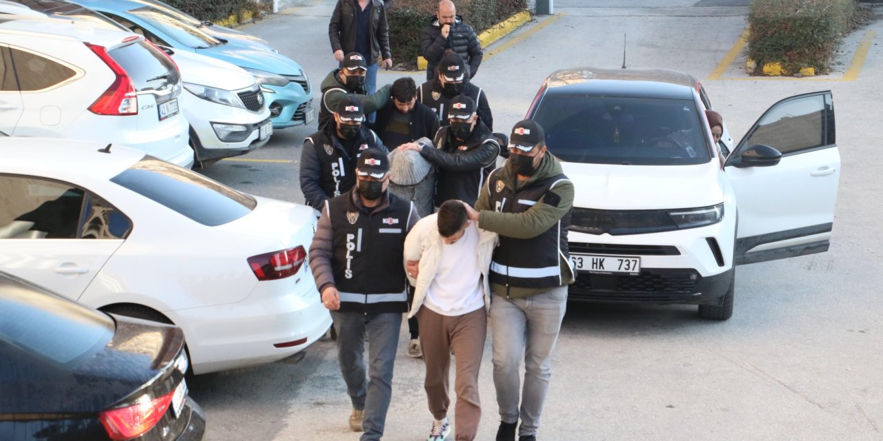 Evi Sahte İçki İmalathanesine Çevirmişler