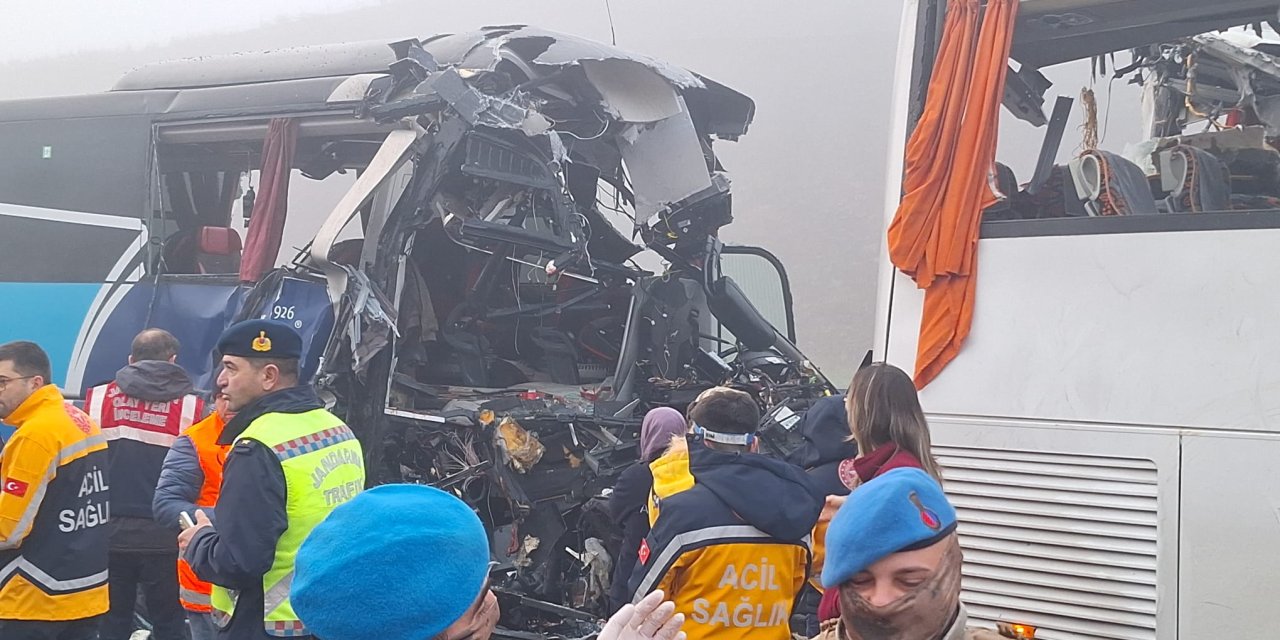 Sakarya'da Zincirleme Kaza: 10 Ölü, 61 Yaralı- Yeniden