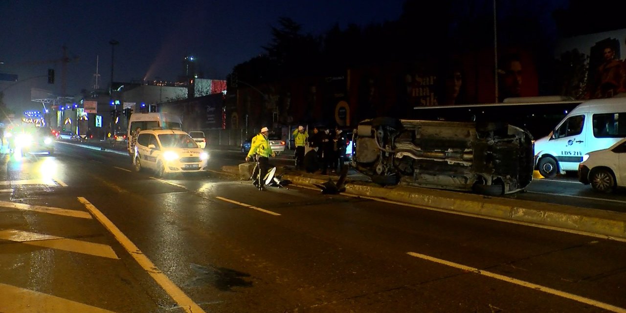 Sarıyer'de Servis Minibüsünün Çarptığı Otomobil Takla Attı