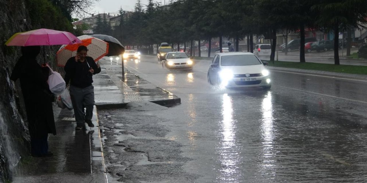 Ordu’da sağanak yağış hayatı olumsuz etkiledi