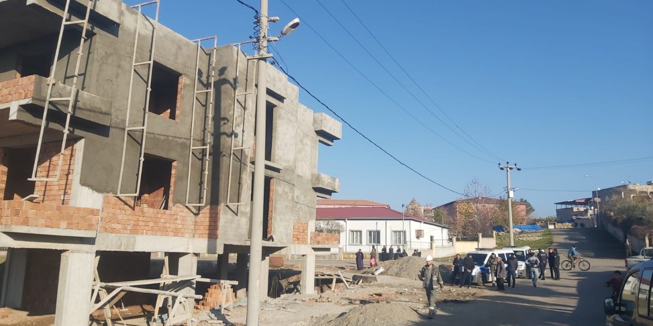 İnşaatta Elektrik Akımına Kapılıp 2’nci Kattan Düşen 2 İşçi Yaralandı