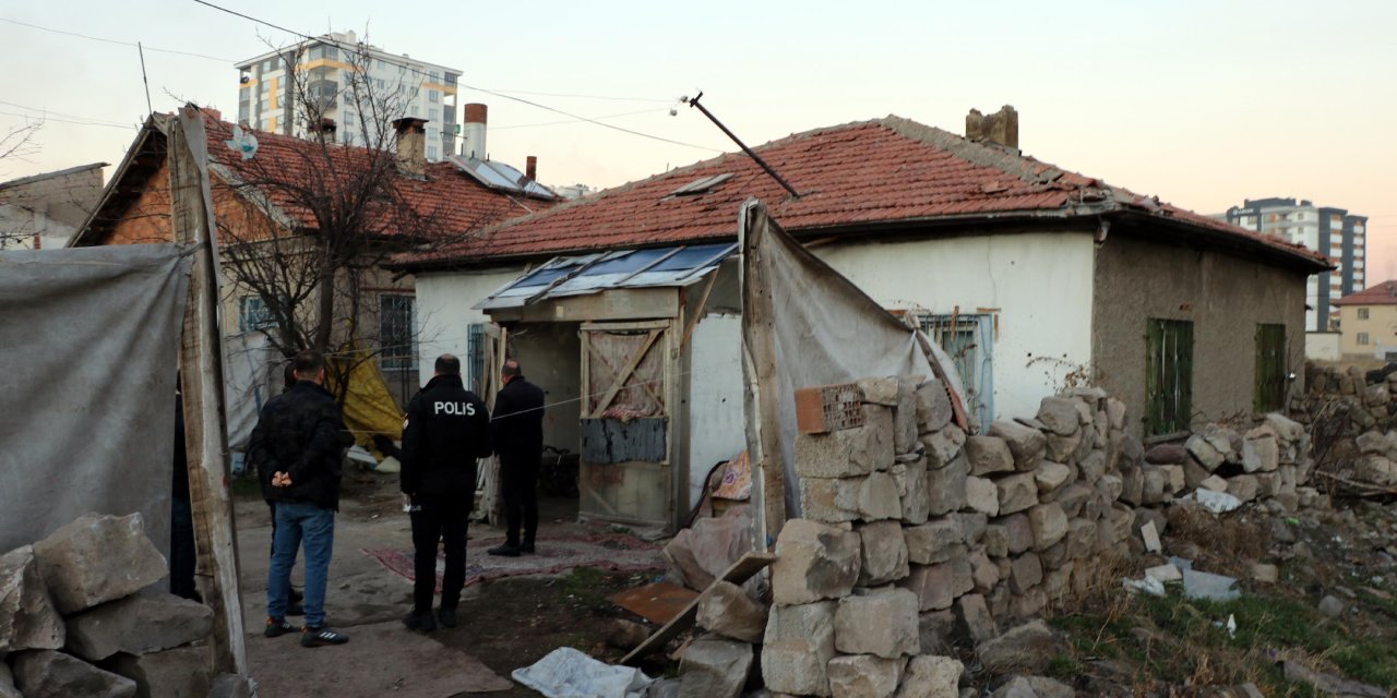 Mutfak Tezgahındaki Bıçağın Üstüne Düşen Kadın Yaralandı