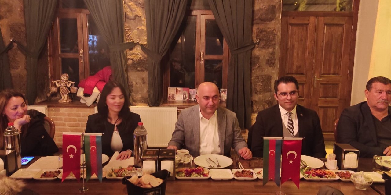 Kars'ta, 'Dünya Azerbaycanlılar Dayanışma Günü' Kutlandı