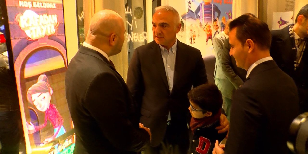 Bakan Ersoy Ve Kacır 'Rafadan Tayfa' Filminin Galasına Katıldı