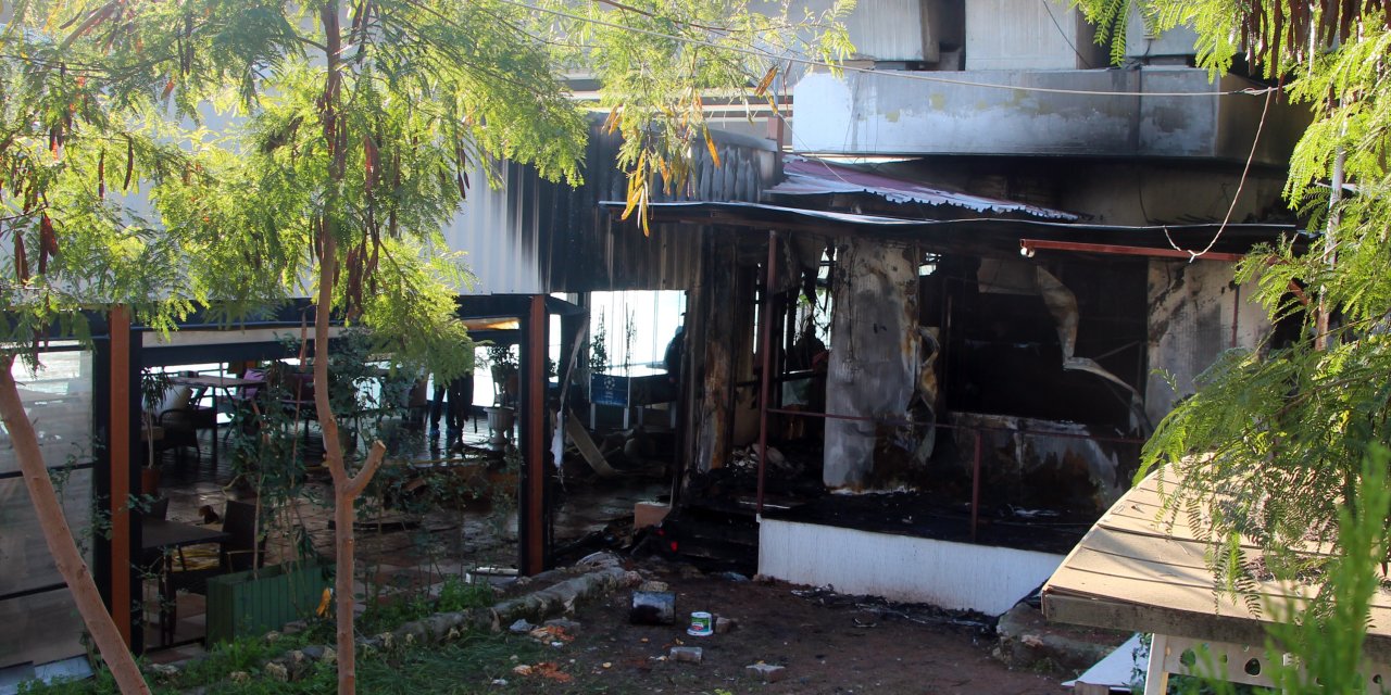 Kafedeki Yangında Ağır Yaralandı